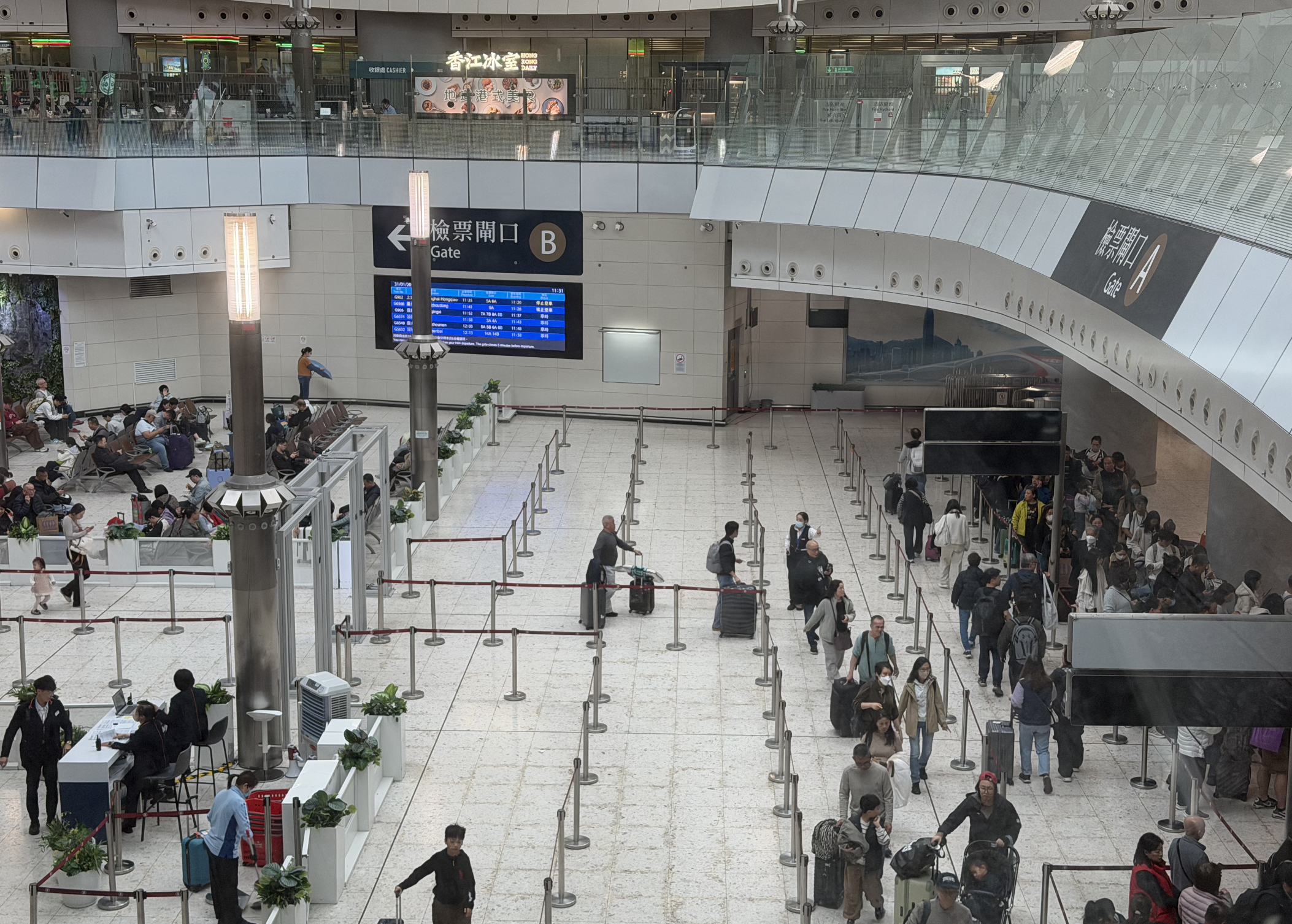 广深港高铁跨境客流破亿背后：日均近10万人次见证湾区融合