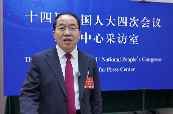 全国人大代表李毛：建议加大科技普及力度，让老百姓听懂AI的底层逻辑