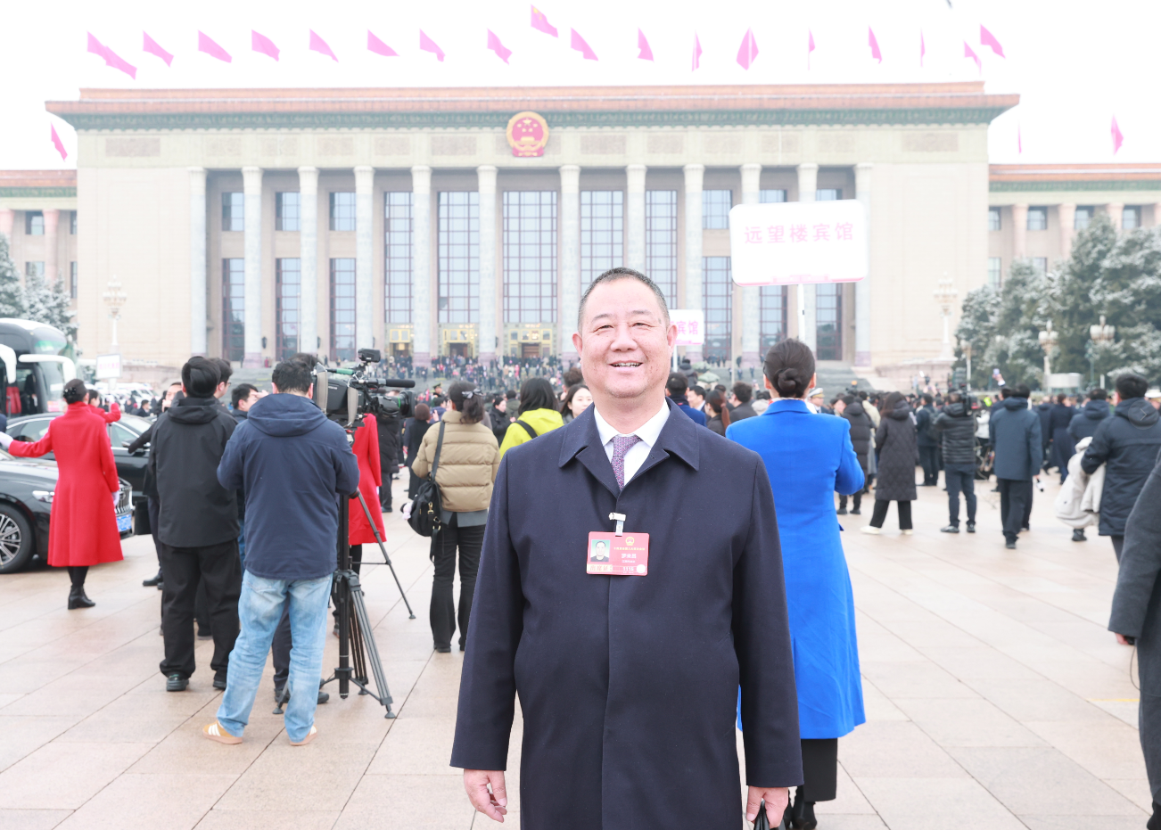 全国人大代表、南昌市青山湖区进顺村党委书记、村主任罗来昌