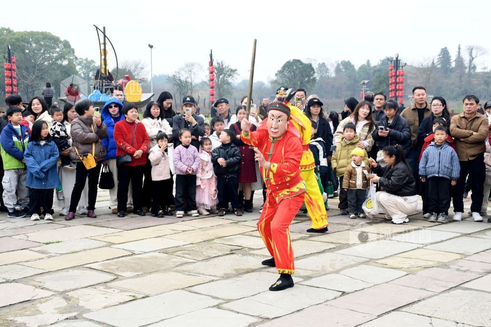 江西南丰:傩舞表演进景区(图)