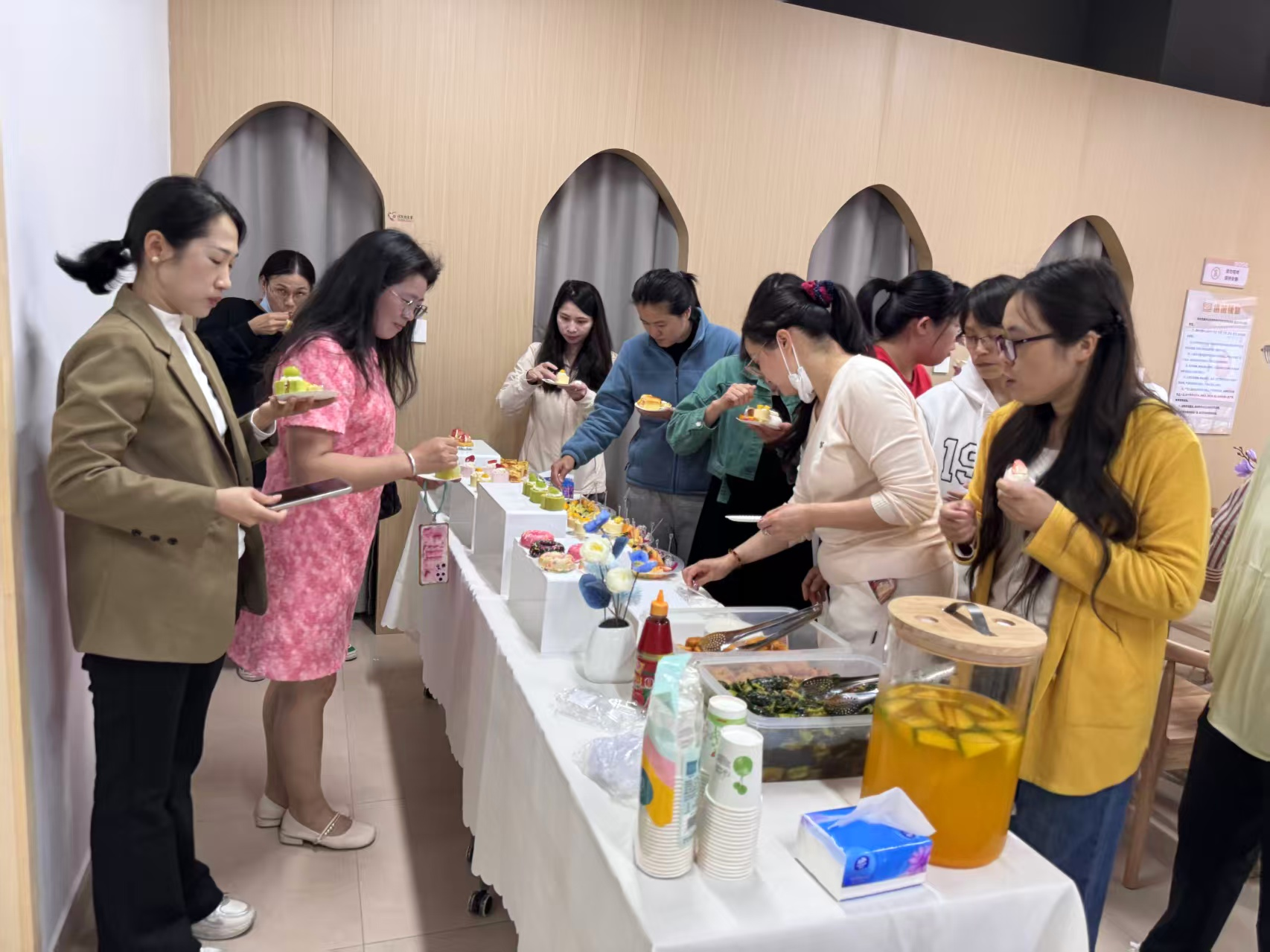 “法”式下午茶&middot;暖春护芳华——西乡中心工联会举办女职工权益保护讲座及交流活动