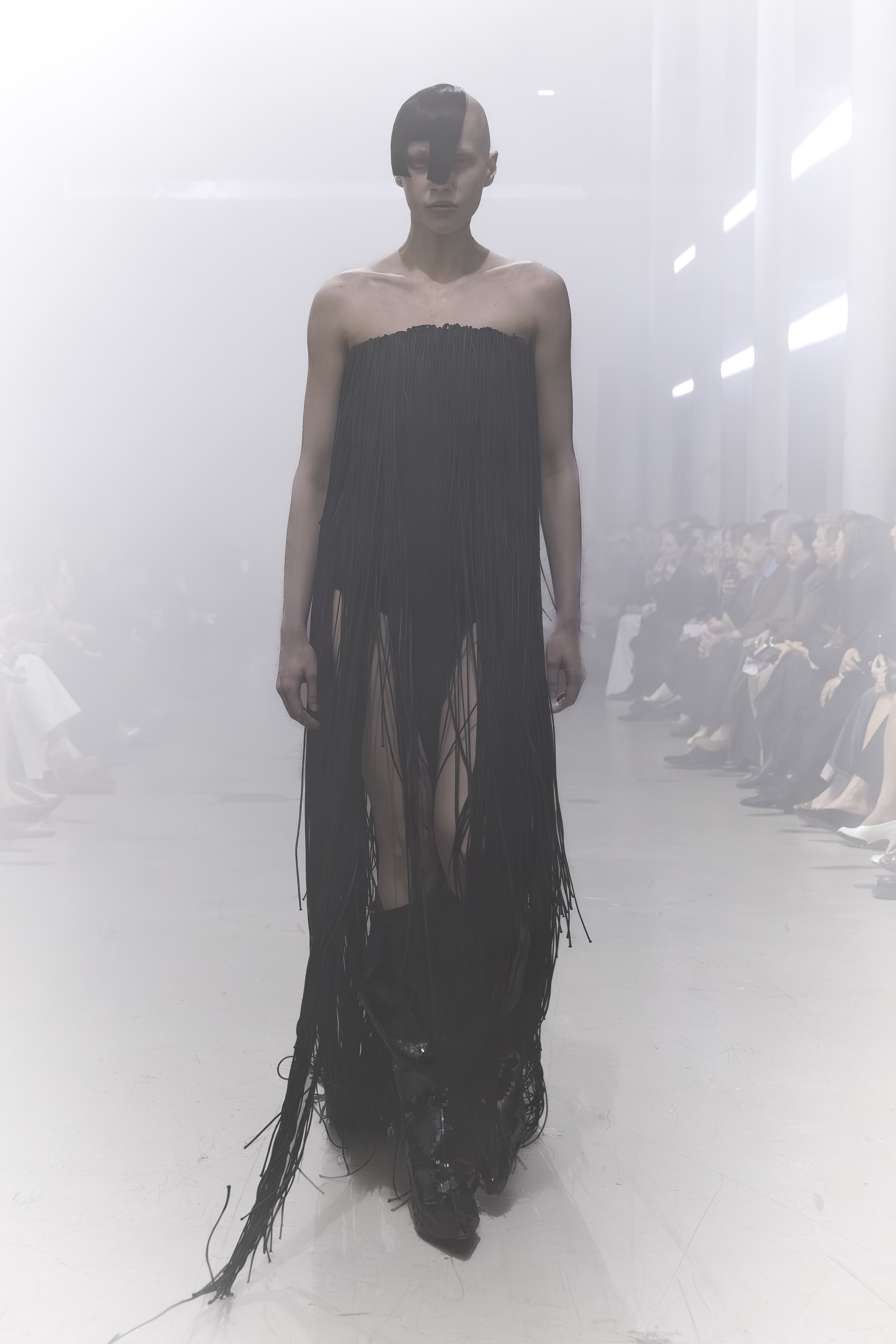 RICK OWENS发布2026秋冬女装系列“TOWER”