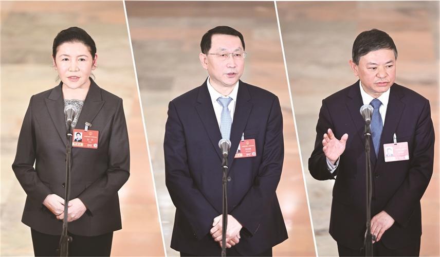 3月12日，十四届全国人大四次会议第三场“部长通道”集中采访活动在北京人民大会堂举行。图为司法部部长贺荣（左）、自然资源部部长关志鸥（中）、生态环境部部长黄润秋（右）接受媒体采访。中新社记者　田雨昊/摄