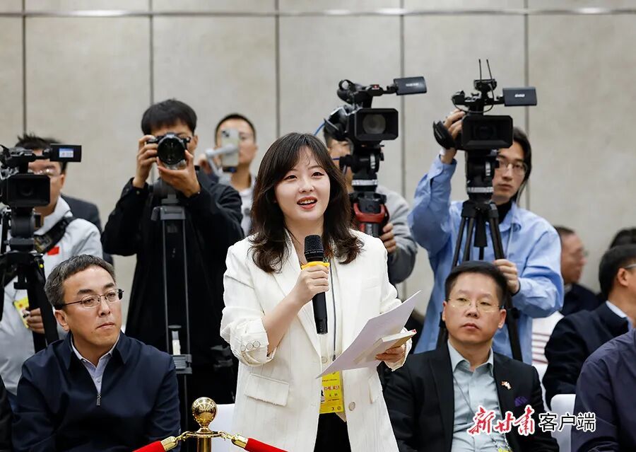 中央广播电视总台记者现场提问