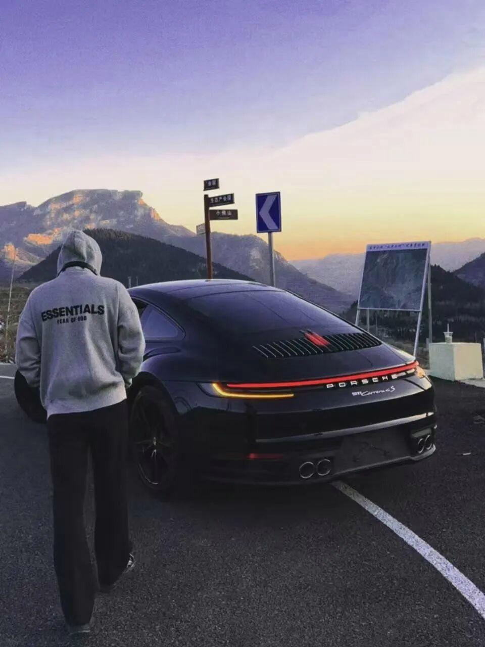 ▲游客在云中朱阿拍照留念