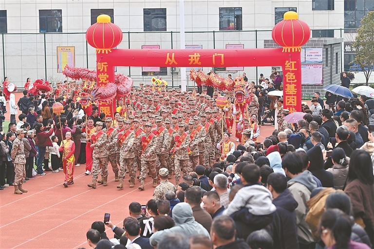 江西：新兵启程（图）