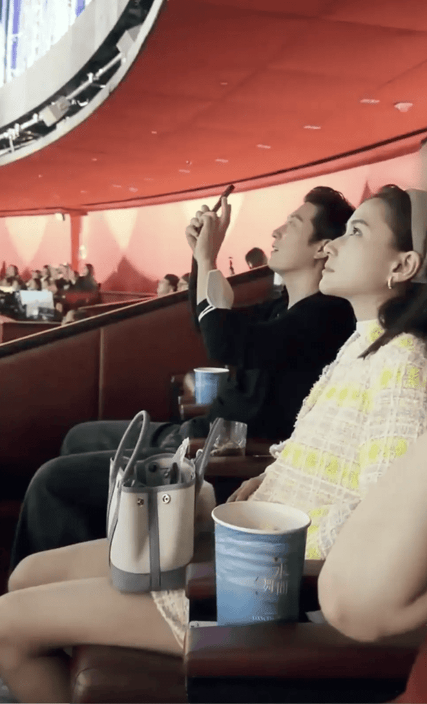 二人默契极佳。