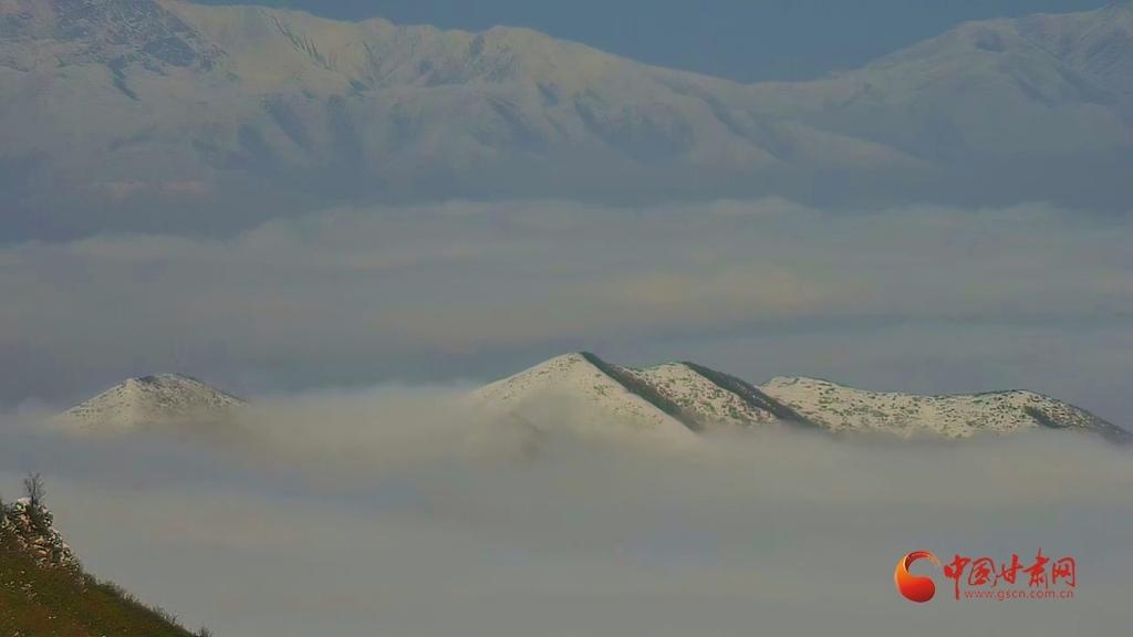 山峦如绘，美景醉人。
