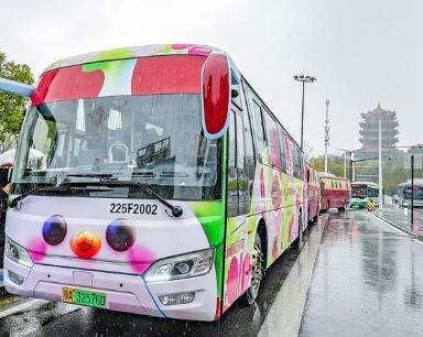 江城环游巴士上线 9.9元一程览三镇