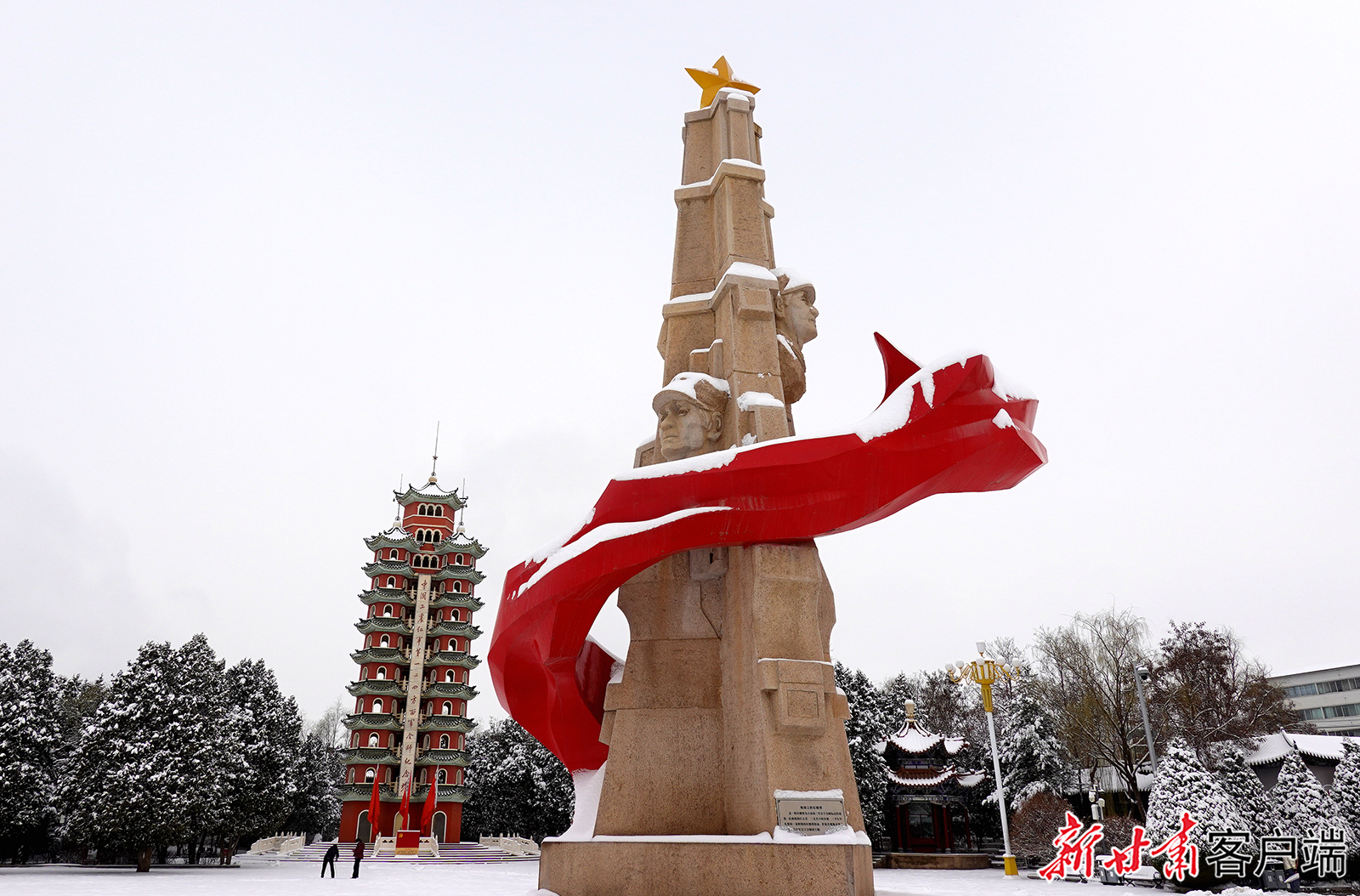 3月13日至14日，会宁县迎来降雪天气，春雪为会宁县城披上了一层洁白的银装。新甘肃&middot;甘肃日报通讯员　常琦彪