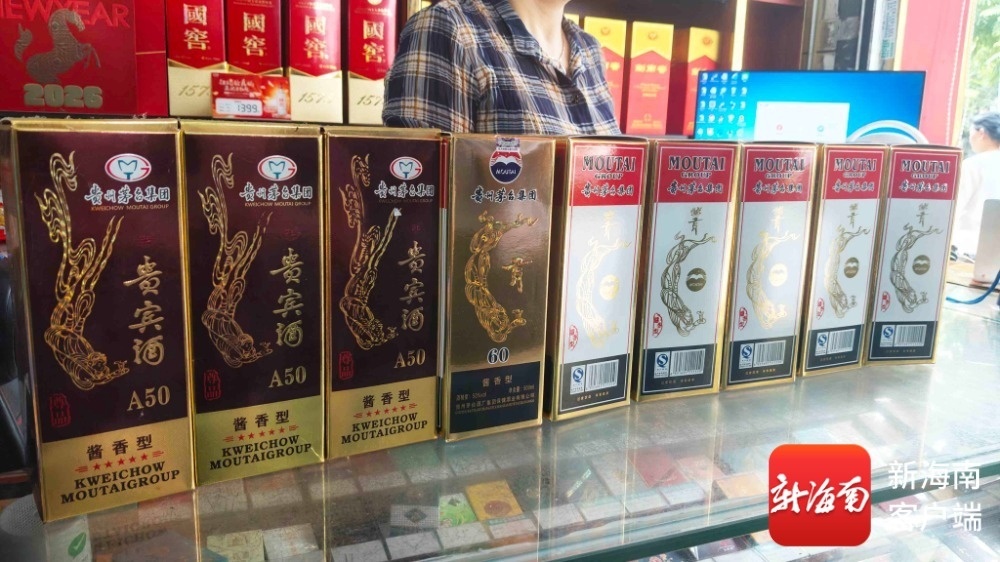涉嫌侵权的白酒。记者 蒙健 摄