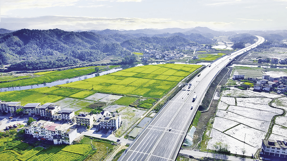 ▲沪昆高速公路昌傅至金鱼石段“四改八”改扩建项目开放通车。 尹西云 图