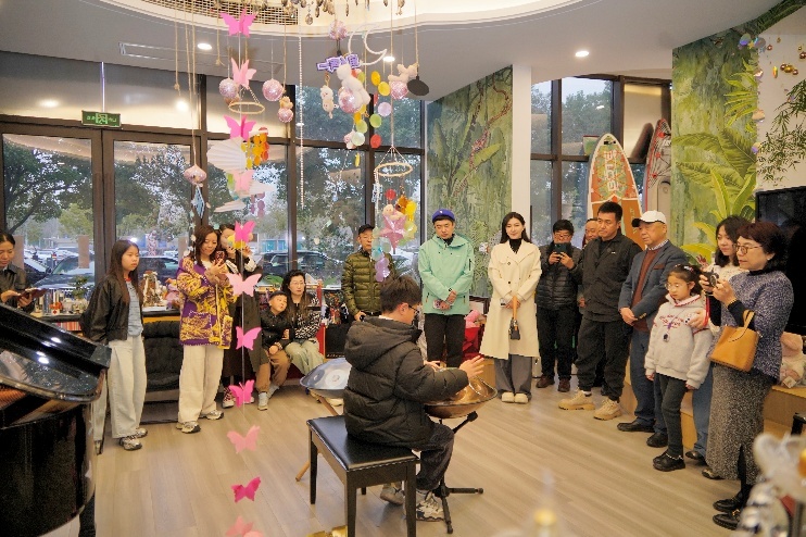 琴童刘秉诚演奏《追光者》