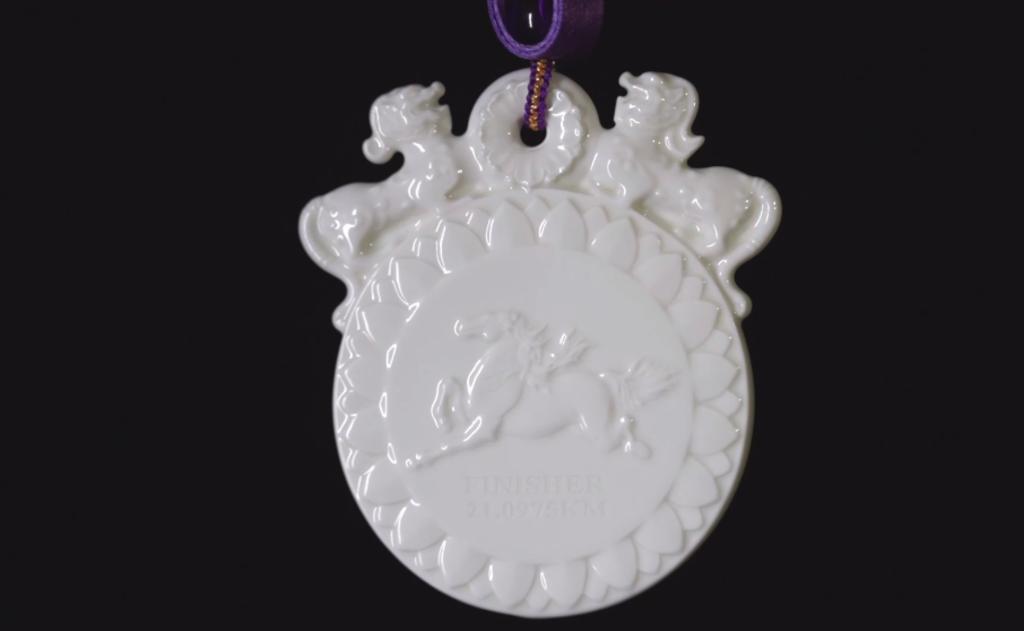 2026年定州半马奖牌成品。新华社记者 杨帆 摄