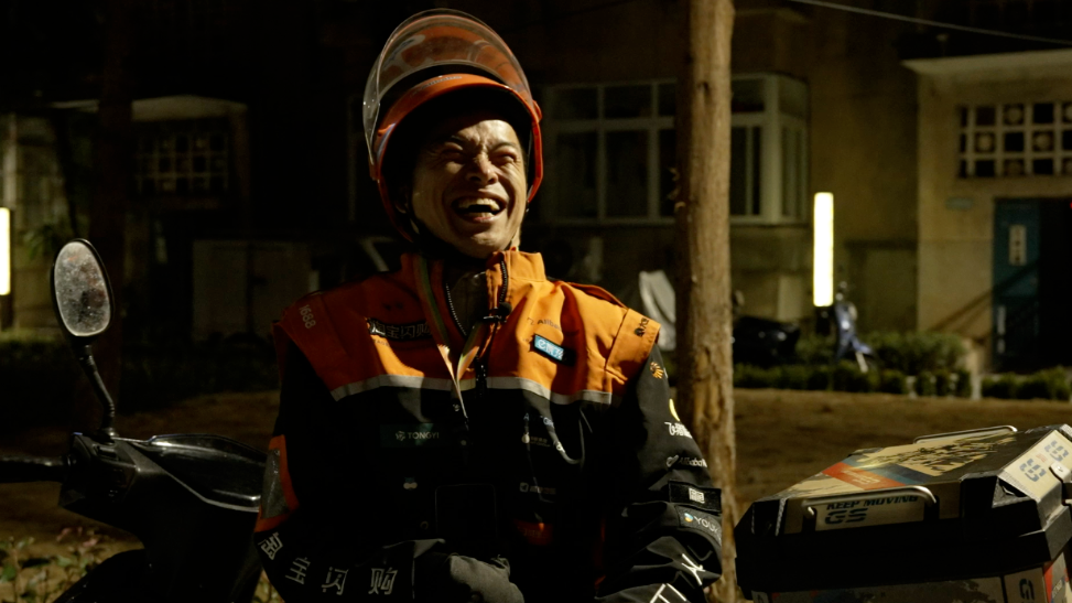 残疾外卖小哥熊天宇：晚一分钟就被拒收了，有一个月我赔了500多块，虽然失落，但那份炸鸡挺好吃