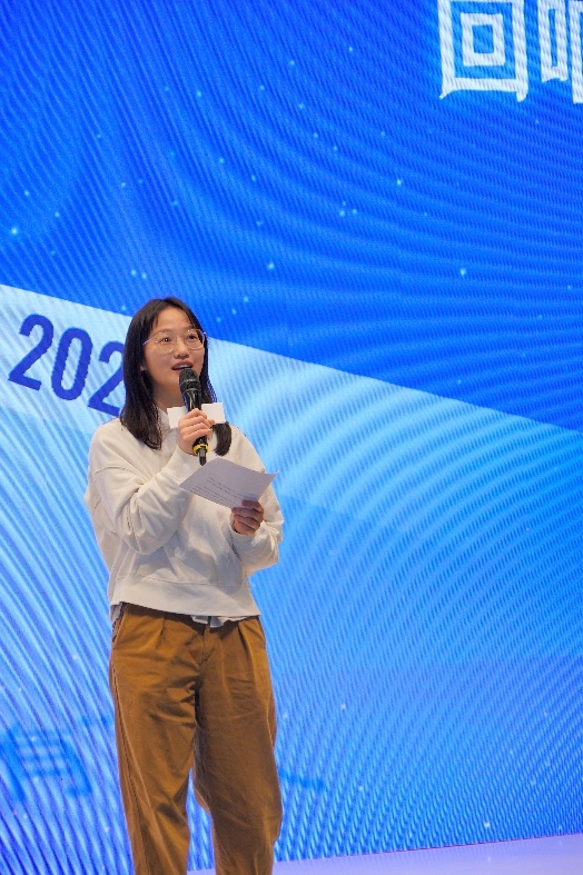 志愿者张婉仪发言