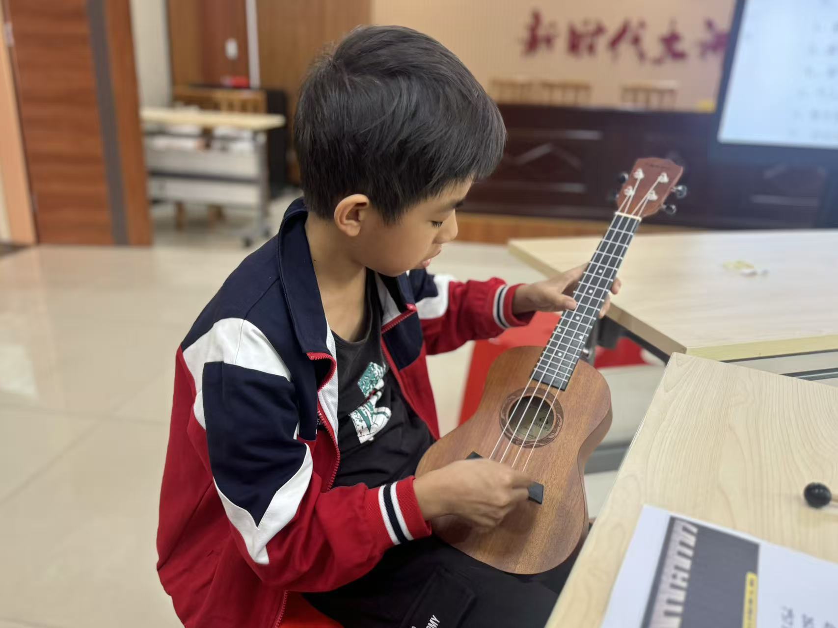 “音为有你,向阳而生” ——西乡街道庄边社区举办青少年心理赋能亲子音乐沙龙
