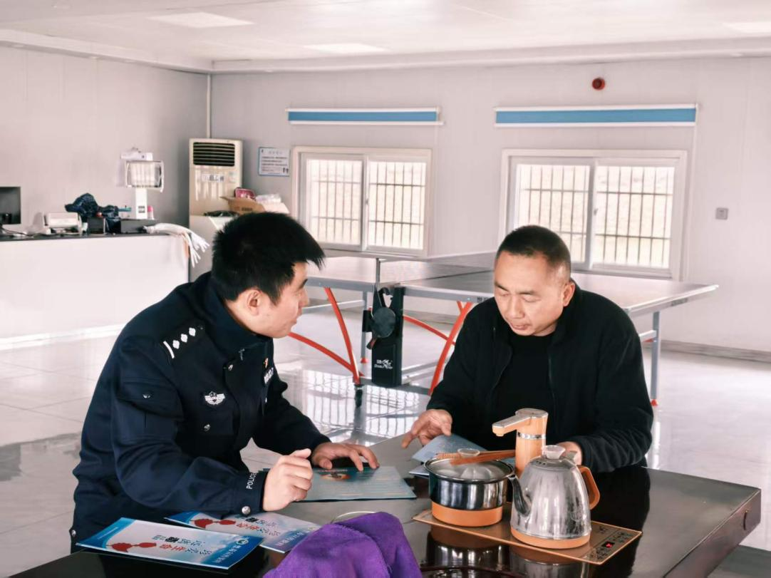 传承雷锋精神 书写新时代警民鱼水情——长江航运公安局岳阳分局城陵矶派出所开展“学雷锋”志愿服务月系列活动