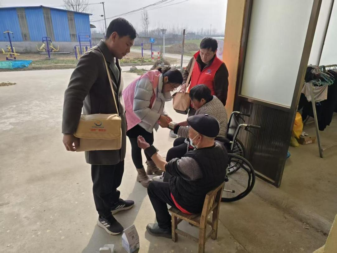 徐州睢宁“背包服务”藏大爱，暖从何来、久向何方？