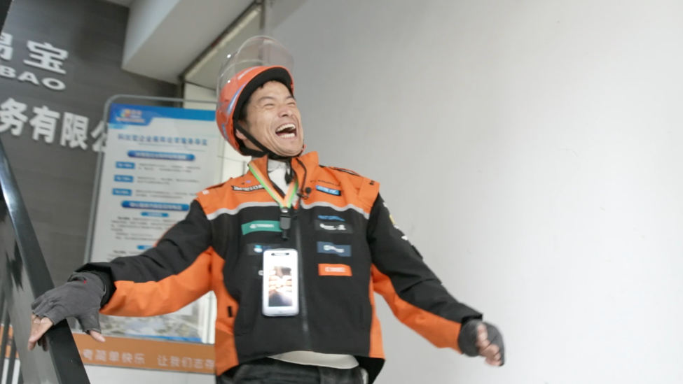 出生致残、寄人篱下、父亲早逝、求职被拒，他却说：限制人成长的从来不是身体，而是生命本身