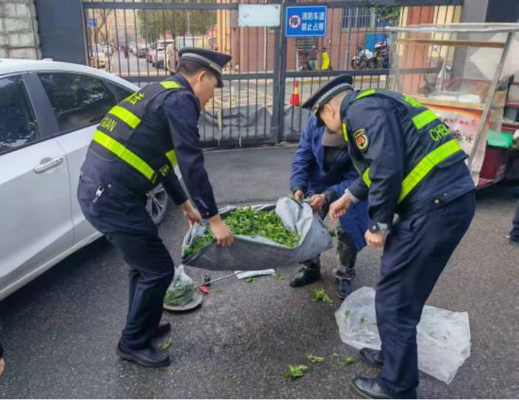 西安经开区:站好“护学岗” 筑牢“安全网”