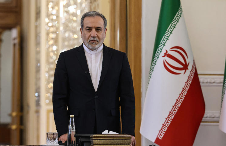 伊朗外长：人们被杀害只是因为特朗普想找乐子