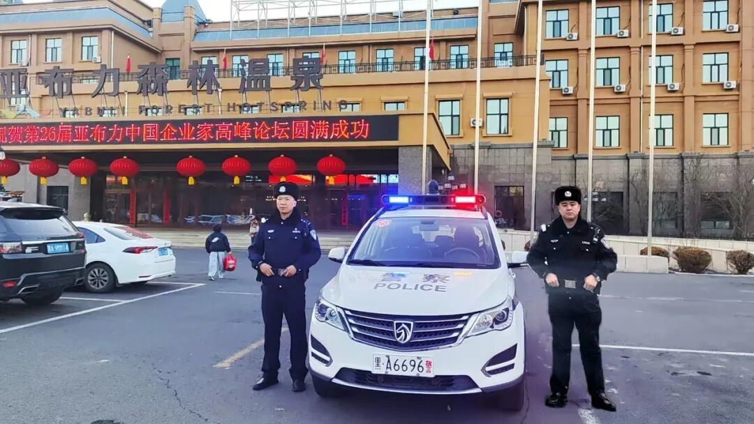 民警在代表驻地开展巡防工作