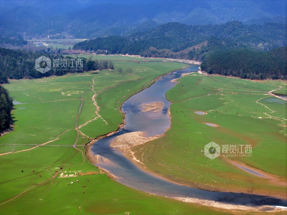 2026年3月10日，江西省吉安市泰和县桥头镇南车灌区，灌区水系蜿蜒流经田园，为春耕春灌带来源源不断的生态活水。