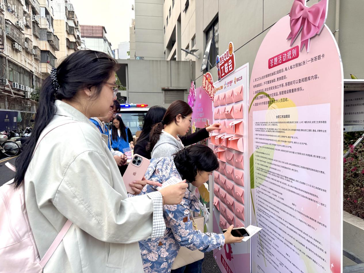 法治护航“她力量”——西乡中心工联会开展“三八”妇女节普法进企入园系列活动