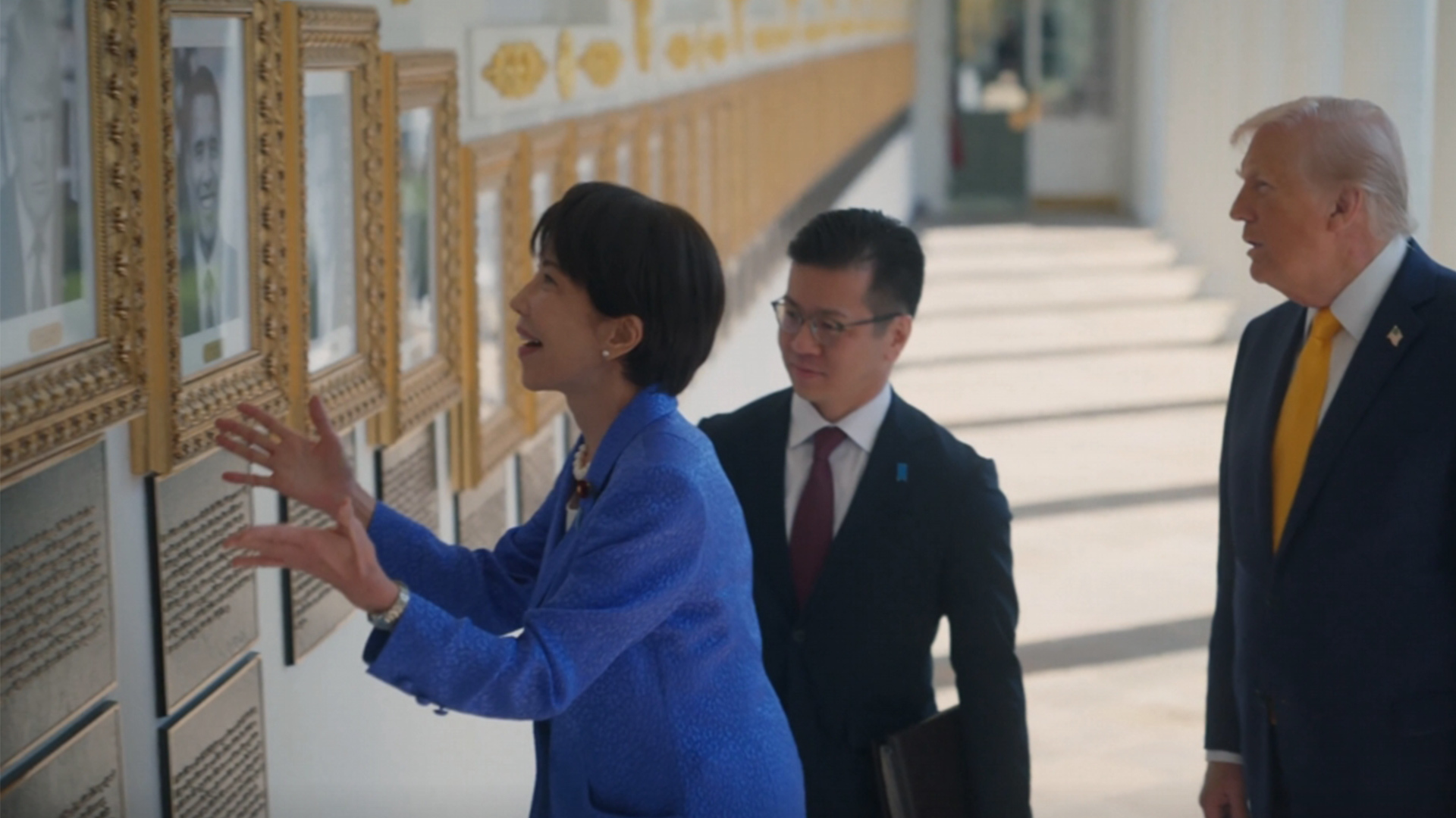 美国白宫发布高市早苗访美视频，下车后紧紧抱住特朗普，张大嘴巴对着特朗普照片赞叹，与此前回答涉伊朗战争问题时表现形成鲜明对比