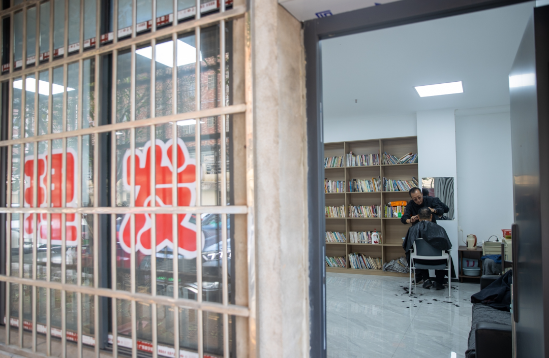 理发8元，75岁以上免费！共青城这家理发店太暖了