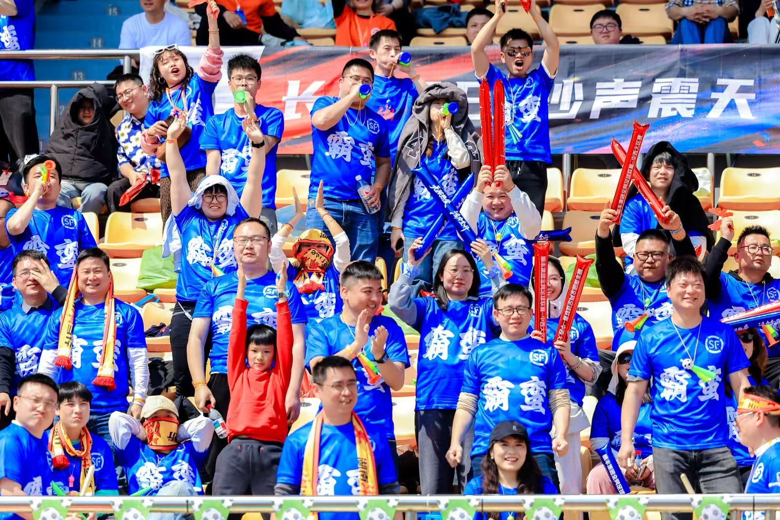 无人机“空投”开球！专属顺丰小哥的足球赛在长沙开幕