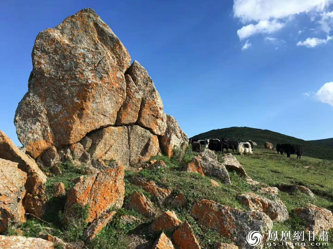 马衔山的大石马雄伟壮观，自成景致。