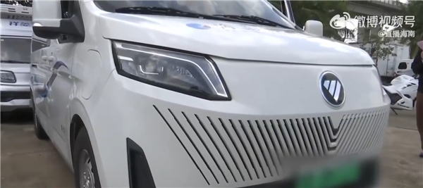 新车提车一月锈迹斑斑！车主质疑买到“库存车” 4S店全程未示知