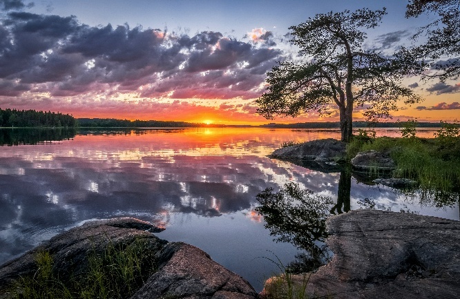 落日下的湖区景色 &copy; Asko Kuittinen/ Visit Finland