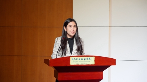 刘咏颐代表泰王国驻青岛领事馆致辞