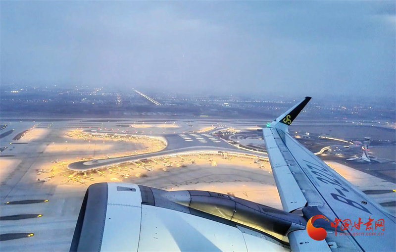 试飞飞机从空中俯瞰T3航站楼