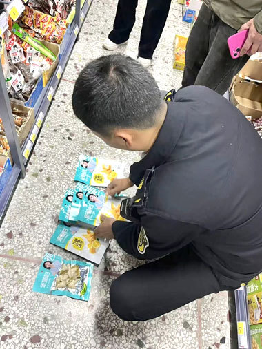 执法现场。 据九江市场监管发布