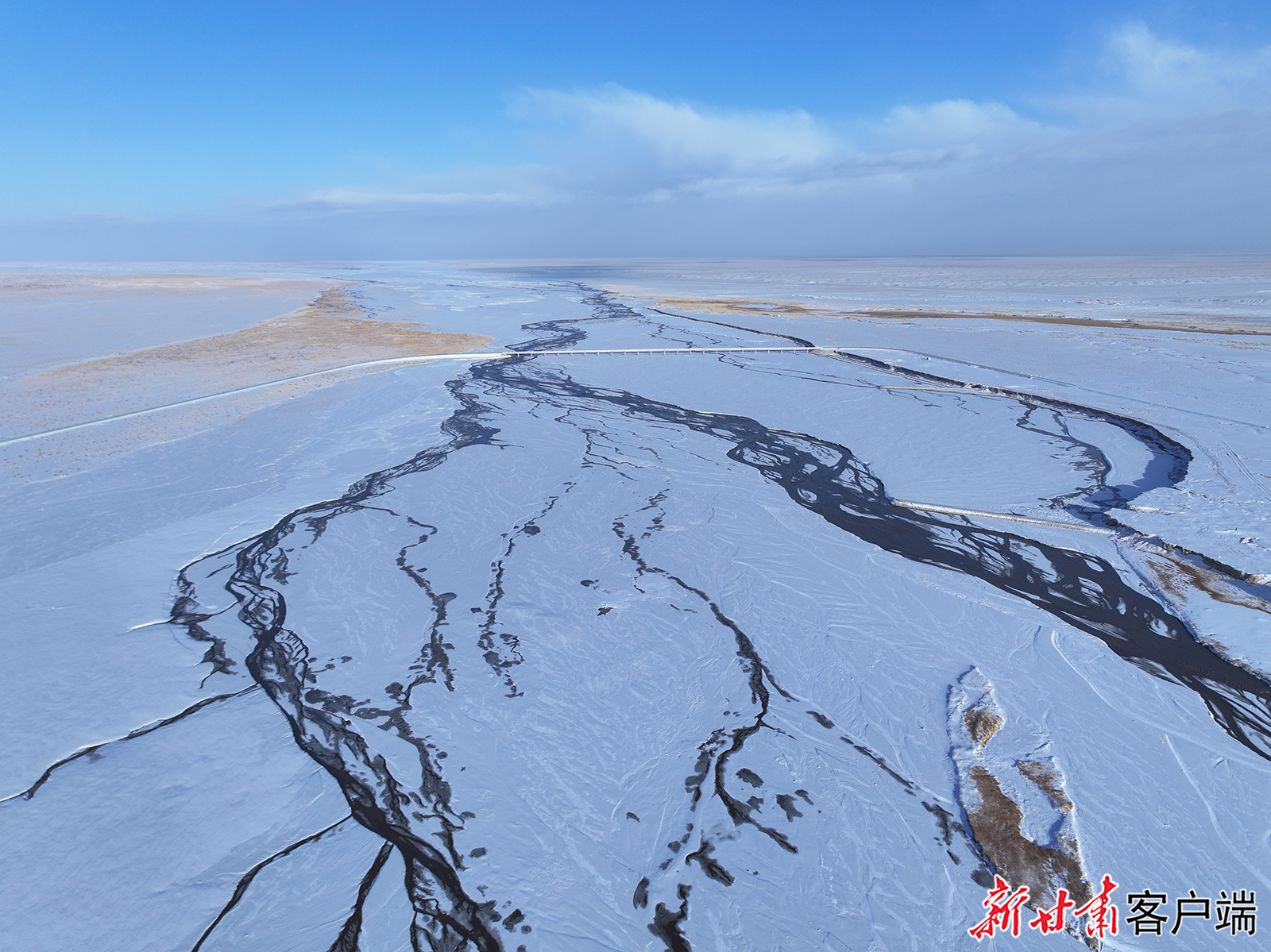 3月15日，春雪过后的阿克塞县阿勒腾乡哈尔腾草原，山川大地银装素裹、景美如画。新甘肃&middot;甘肃日报通讯员　高宏善