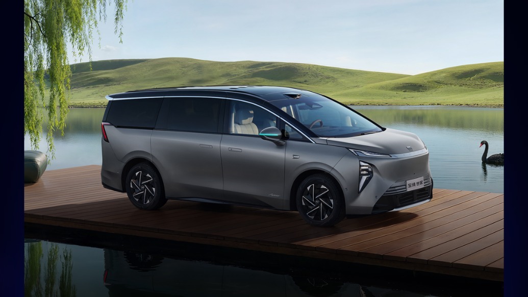 别克至境世家上市48.99万，900V 6C快充旗舰MPV