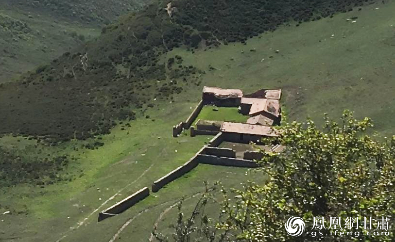 据当地村民说，此为马衔山军马场旧址。