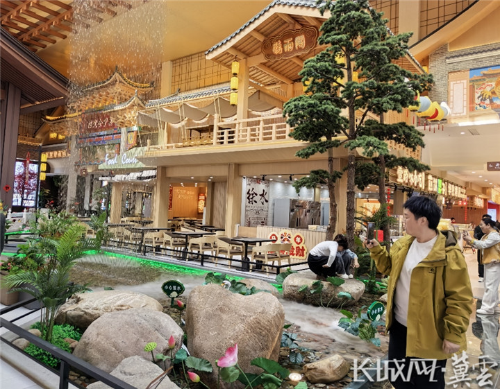 京港澳高速徐水服务区。长城网&middot;冀云客户端记者 张谢雅 摄