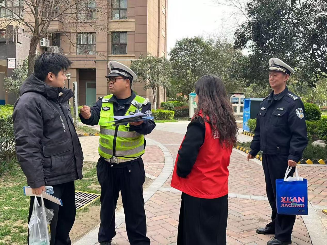 源头治理+护学行动:经开交警打出交通安全“组合拳”