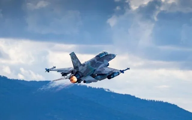 以军：一架以色列战机几乎在伊朗上空被击落