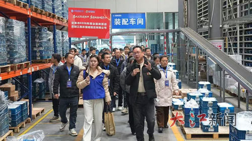 宜春市将“就业服务直通车”开到了企业门口。