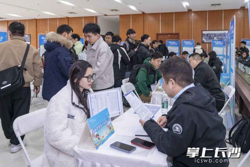 不少前来求职的高校学子表示，长沙的产业布局和丰富的发展机遇，是他们选择奔赴的核心原因。
