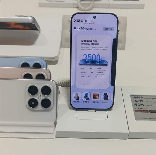 南昌一手机专卖店内展示的手机