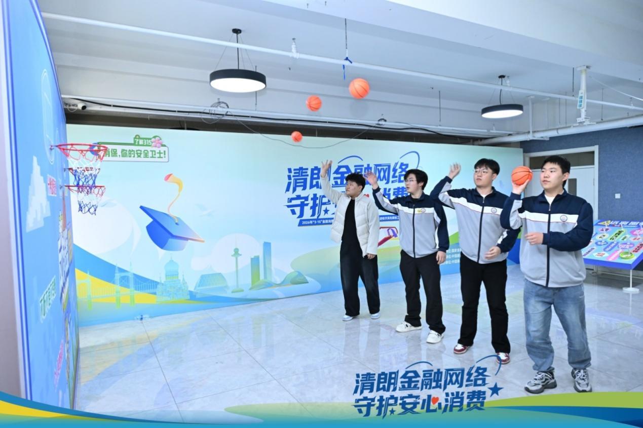 (趣味互动吸引师生踊跃参与)