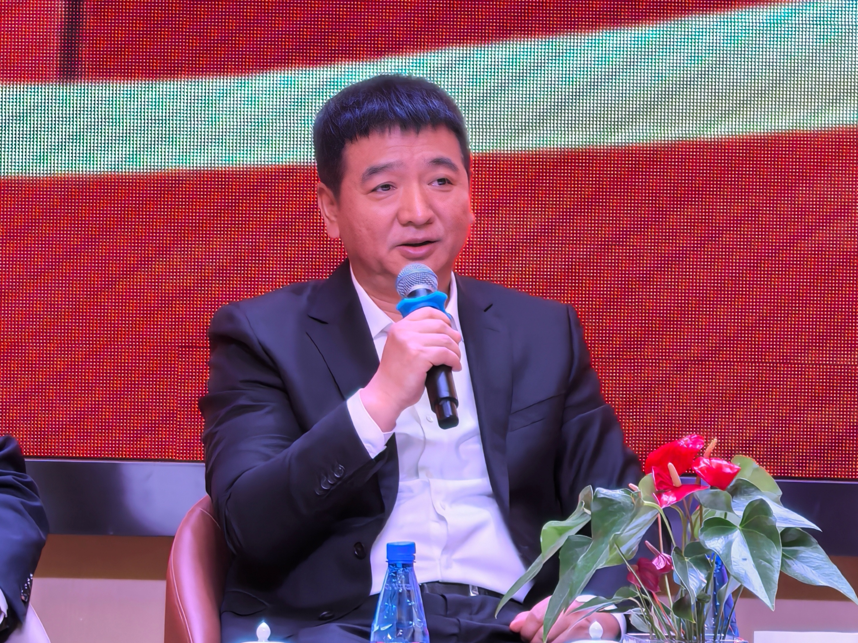 从北京到天山：两会精神点燃新疆民营经济新引擎