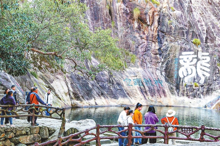 庐山市秀峰景区旅游市场持续火爆（图）